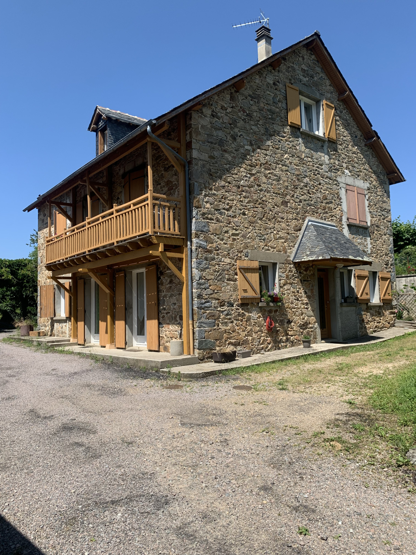 Immeuble de 455m2 pour investir 425375 € à Laguenne (19)